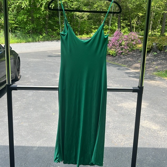 green midi dress - Picture 2 of 3